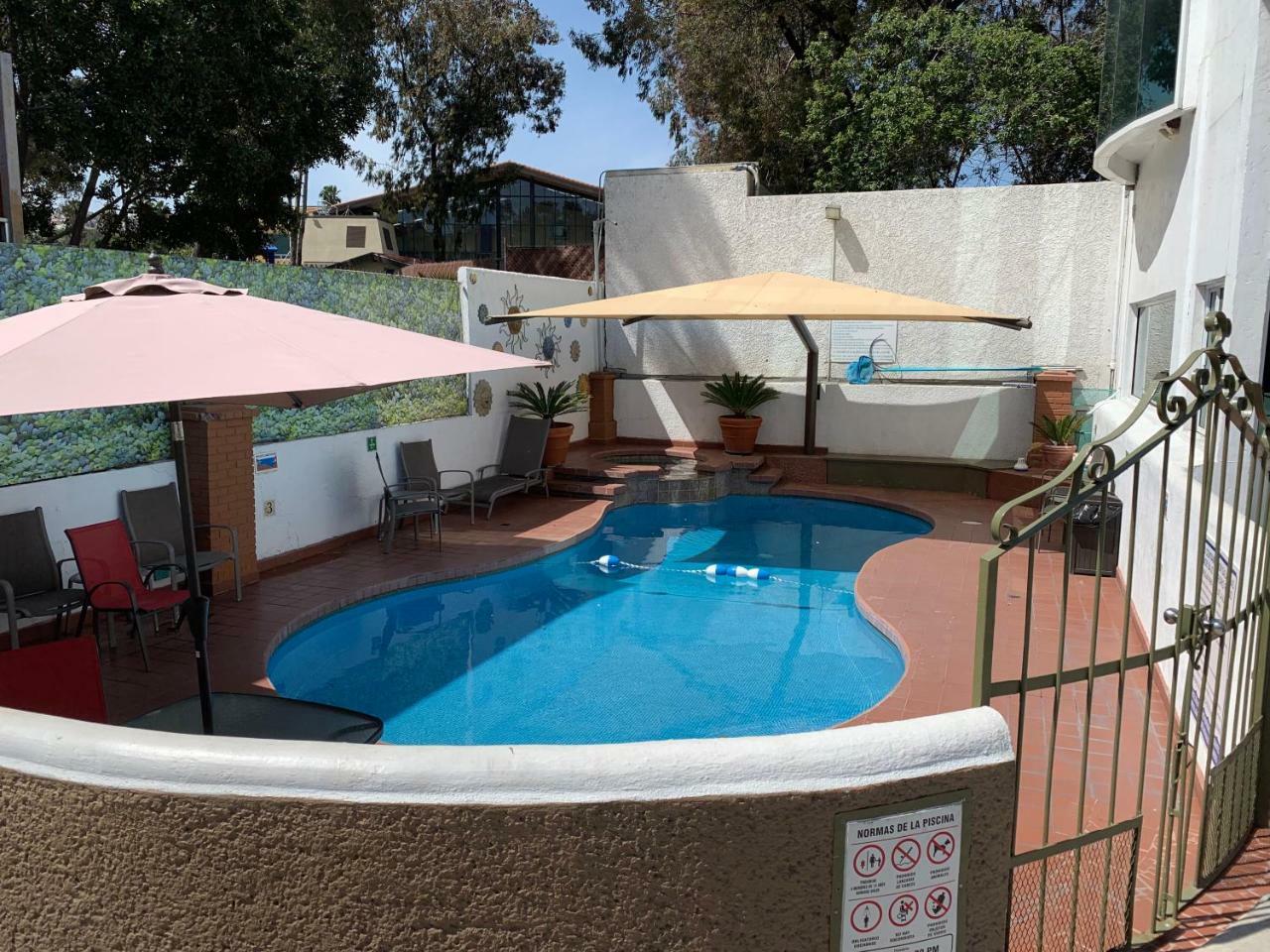 R Inn De Tijuana Buitenkant foto